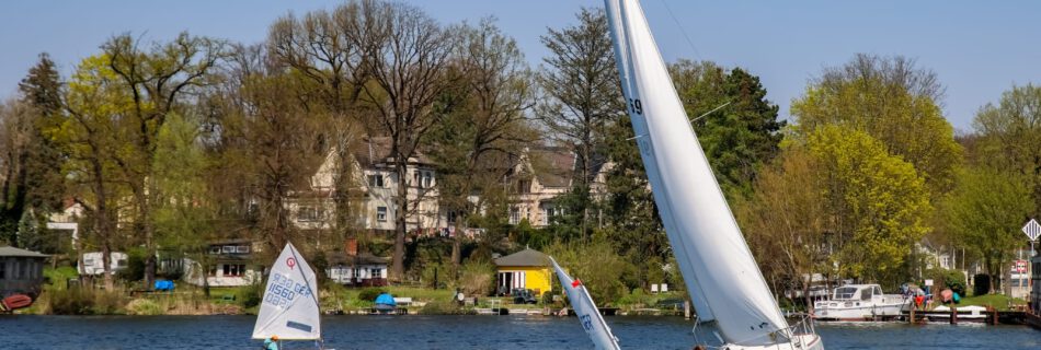 Segeln auf dem Flakensee in Woltersdorf an der Schleuse bei Erkner